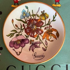 Rare Gucci unused porcelain dishes.